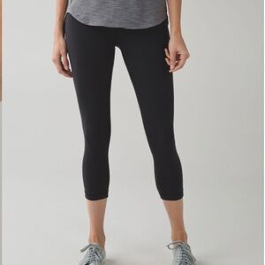 Lululemon Wunder Under Crop III 
Black